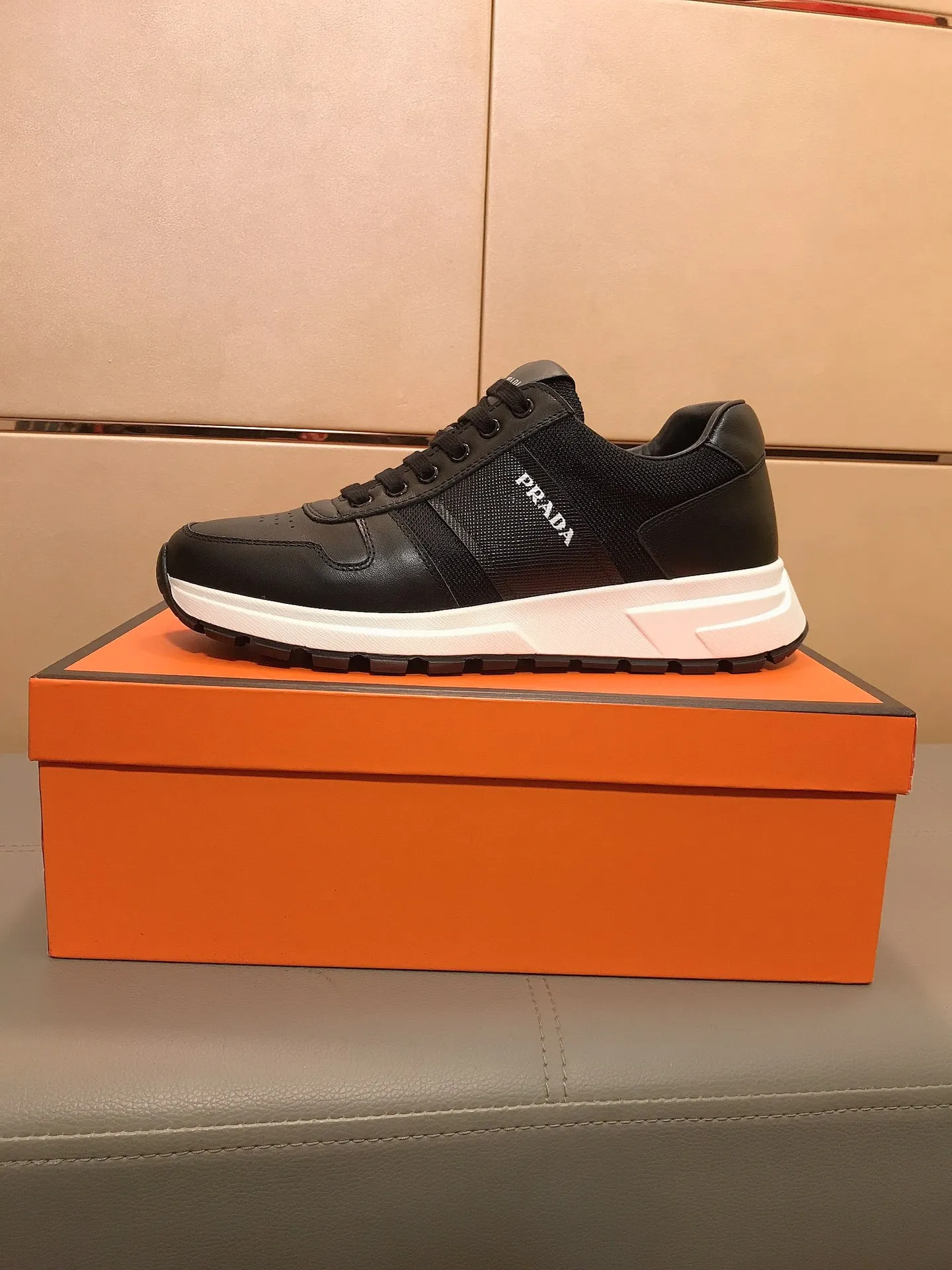 Ex-factory price 400 👟👟【PRADA】Prada's new men's fashion sports and casual shoes🇨🇳High-end boutique💯Exquisite details, uppers made of cowhide + breathable fabrics, pigskin lining🌶🌶Lightweight, wear-resistant and non-slip original outsole, comfortable to wear🎋Classic craftsmanship, fine workmanship, worth owning Code number: 38-44